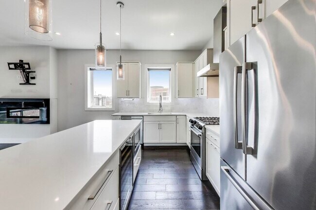 Building Photo - 3224 N Elston Ave