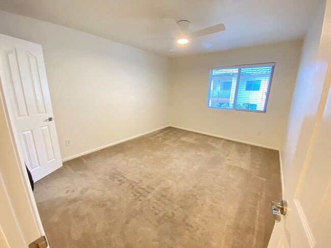 Building Photo - *Special* 1 Bedroom, 1 Bath Condo in Pacific Pines Community