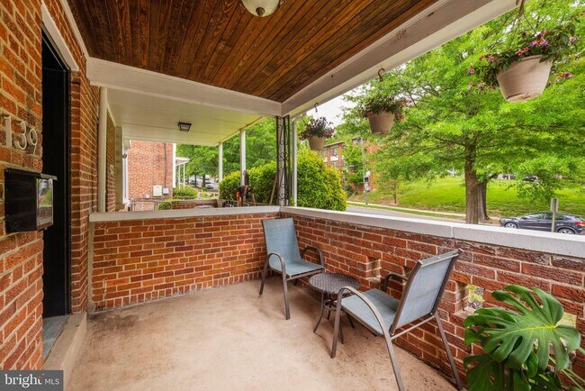 Building Photo - 139 Hawaii Ave NE