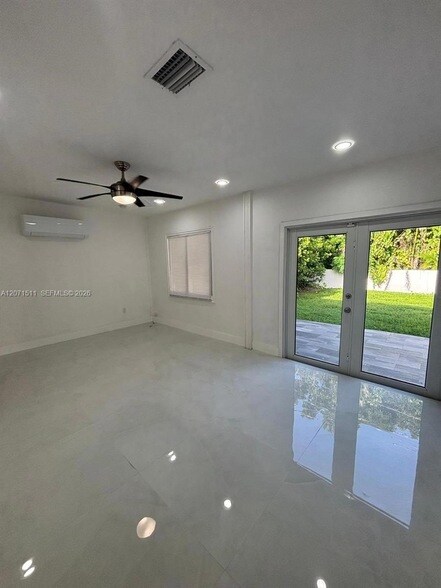 Building Photo - 12253 SW 82nd Ave