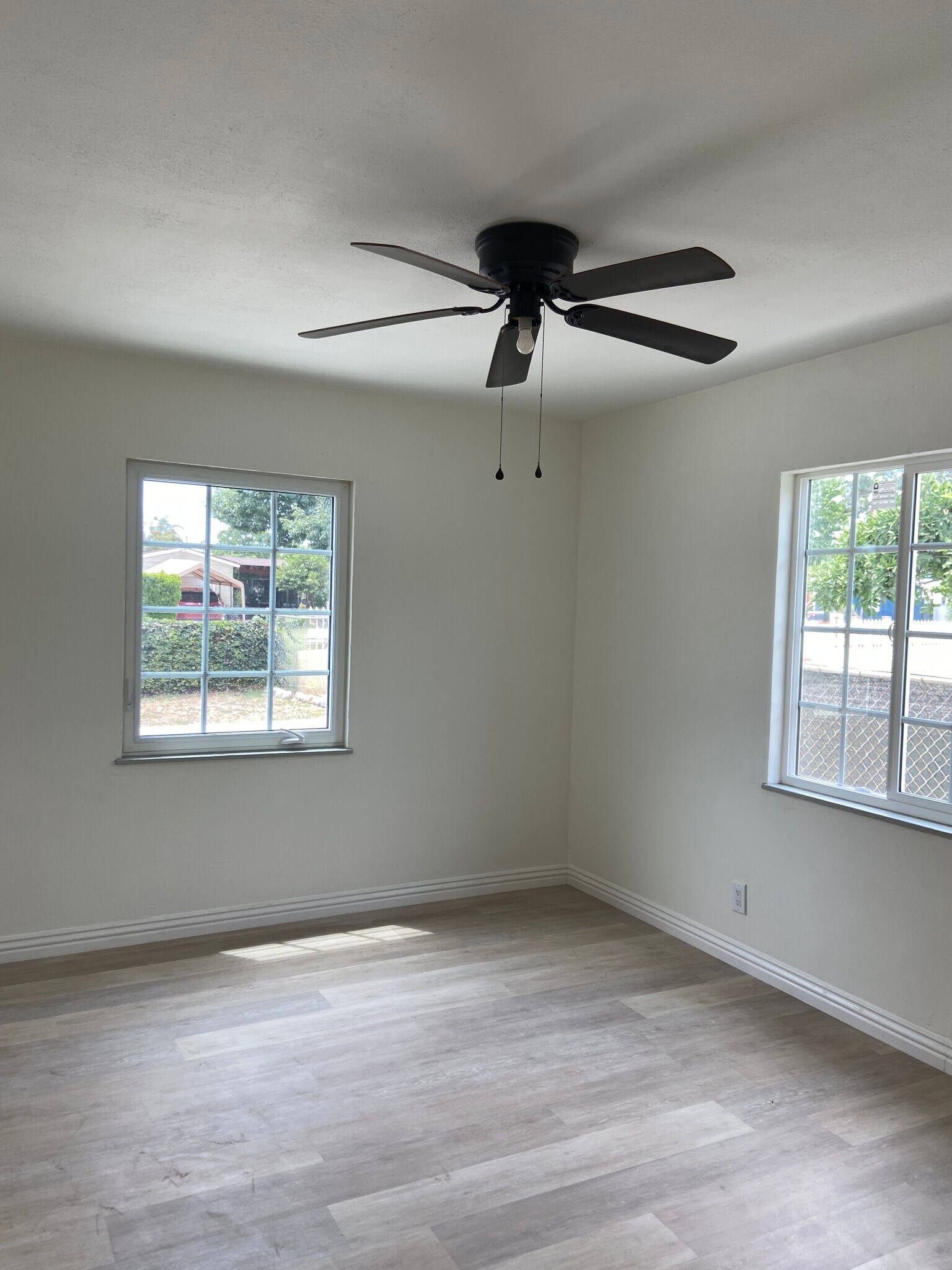 Building Photo - 834 N Parkside Ave