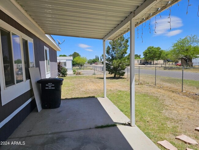 Building Photo - 1042 W Ocotilla St