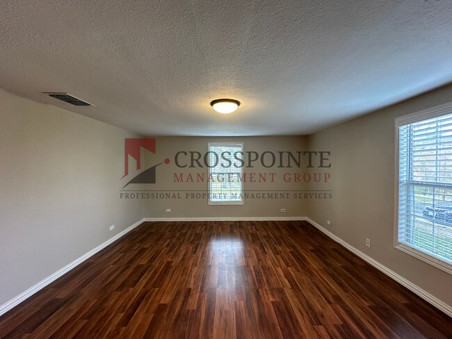 Building Photo - Available Now! 2 Bedroom 1 Bath Across fro...