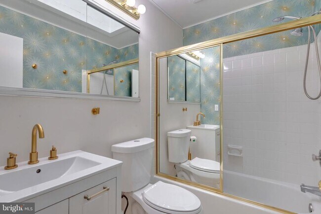 Building Photo - 852 Birchwood Ct