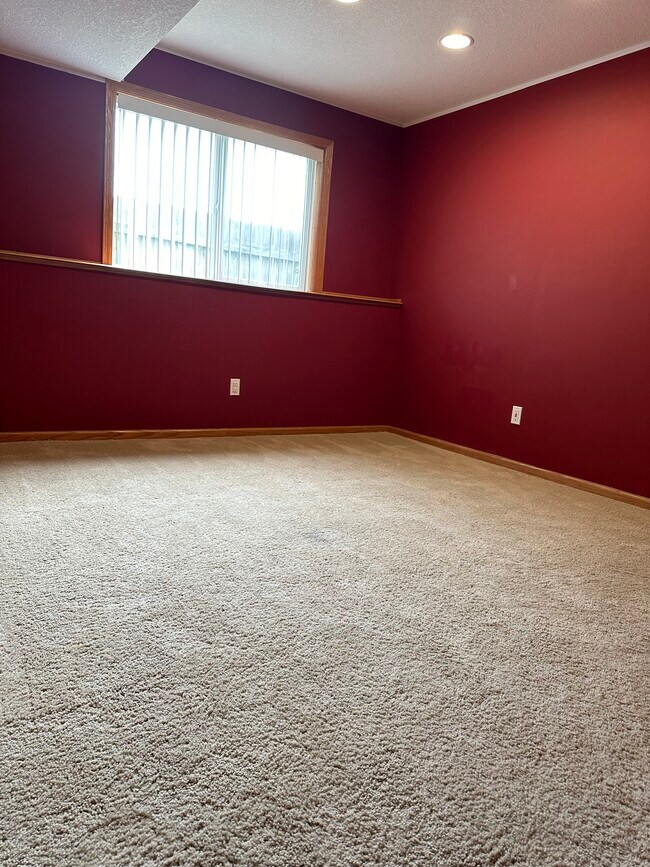 Building Photo - 6287 Fairway Dr NW