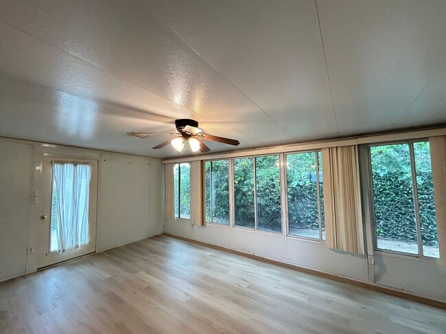 Building Photo - Nicely Updated Single Story 3 Bed 2 Bath H...