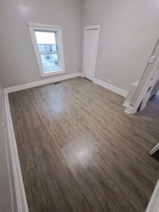 Building Photo - 412 N Hawthorne St