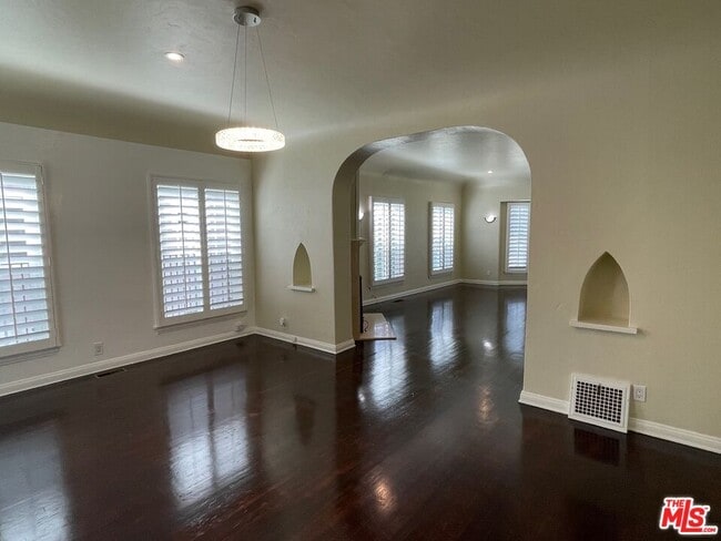 Building Photo - 1348 S Rimpau Blvd