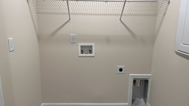 Building Photo - 897 Falls Grove Trl