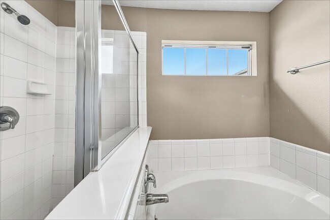 Building Photo - 5010 Deer Path Dr