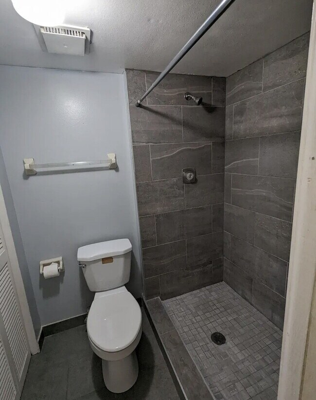 Building Photo - Centrally located, yet secluded 2 bedroom condo in the heart of Orlando for Rent
