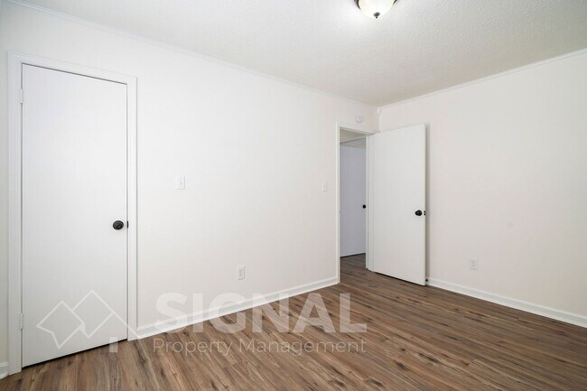 Building Photo - 1304 Shades Run Cir