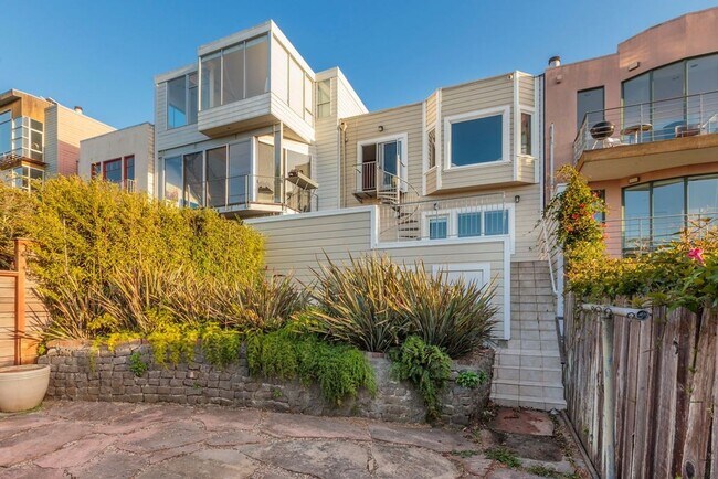 Building Photo - Views for Days Eureka Valley Home.  OPEN HOUSE!!!! THURSDAY, MAY 21 FROM 4:00 PM - 6:30 PM.