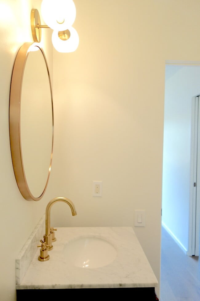 Building Photo - 702 Cavanagh Rd