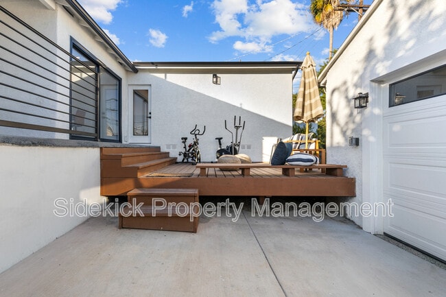 Building Photo - 1724 S Fairfax Ave