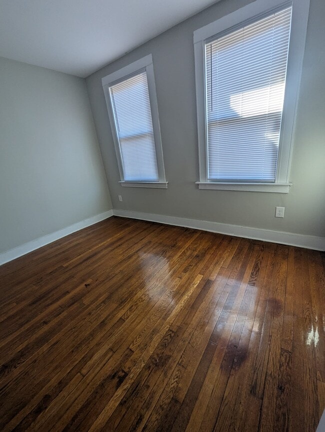 Building Photo - 12 Lilac St