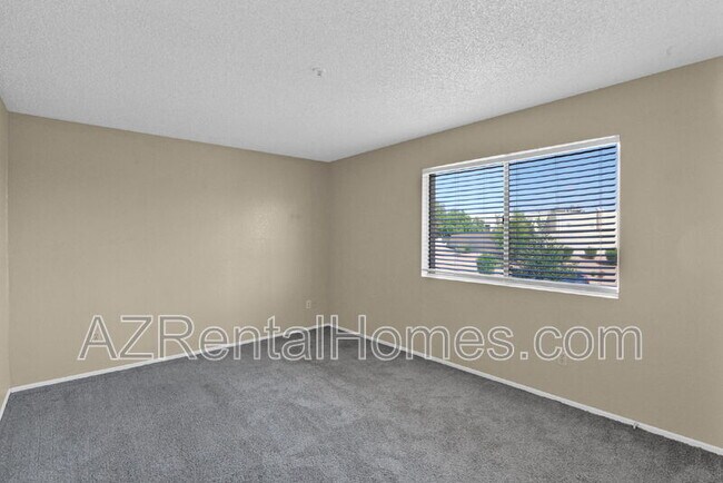 Building Photo - 8155 E Roosevelt St