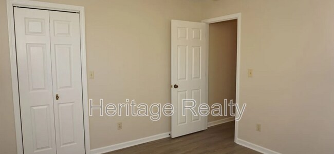 Building Photo - 867 Westgate Dr