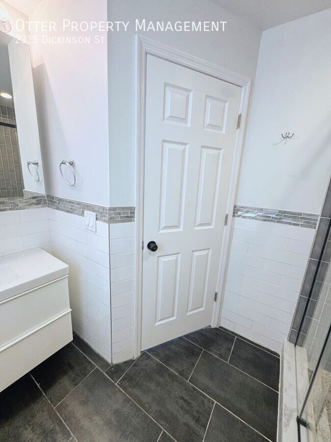 Building Photo - 2315 Dickinson St