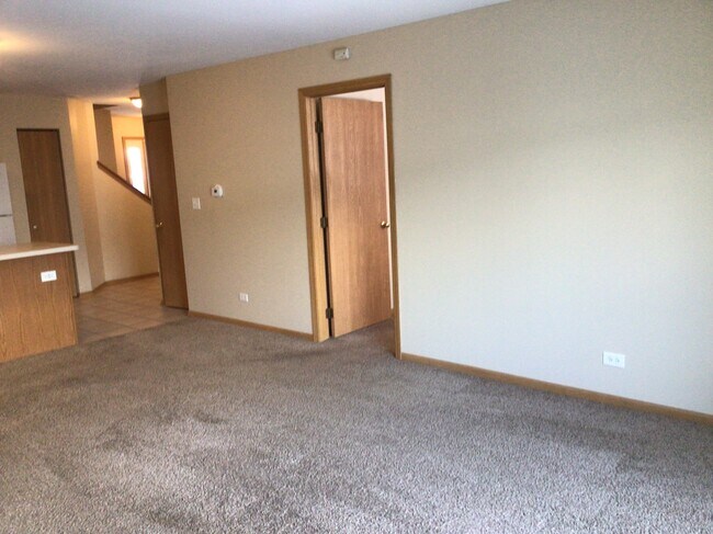 Building Photo - 560 S Annandale Dr