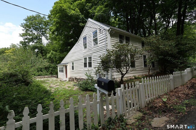 Building Photo - 37 Peaceable St