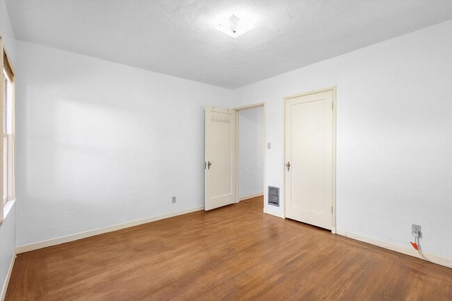 Building Photo - 949 Park St