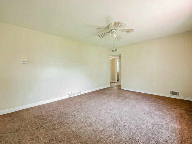 Building Photo - 1147 E Brockton Ave