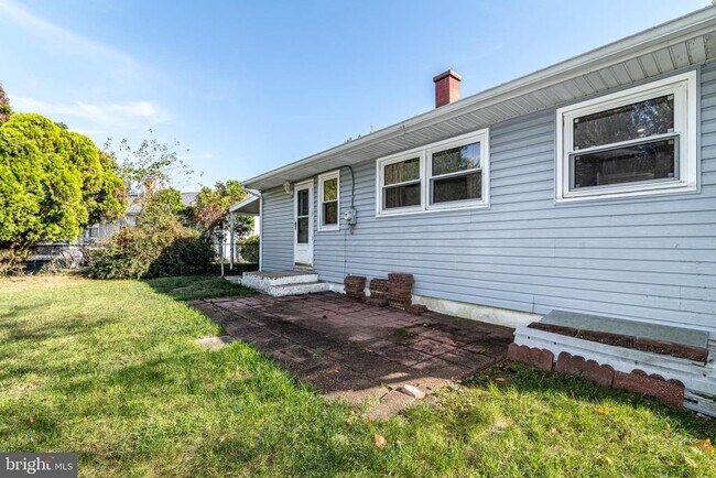 Building Photo - 400 E Main St