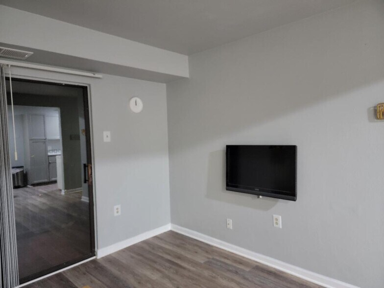 Building Photo - 1000 Progress St NW