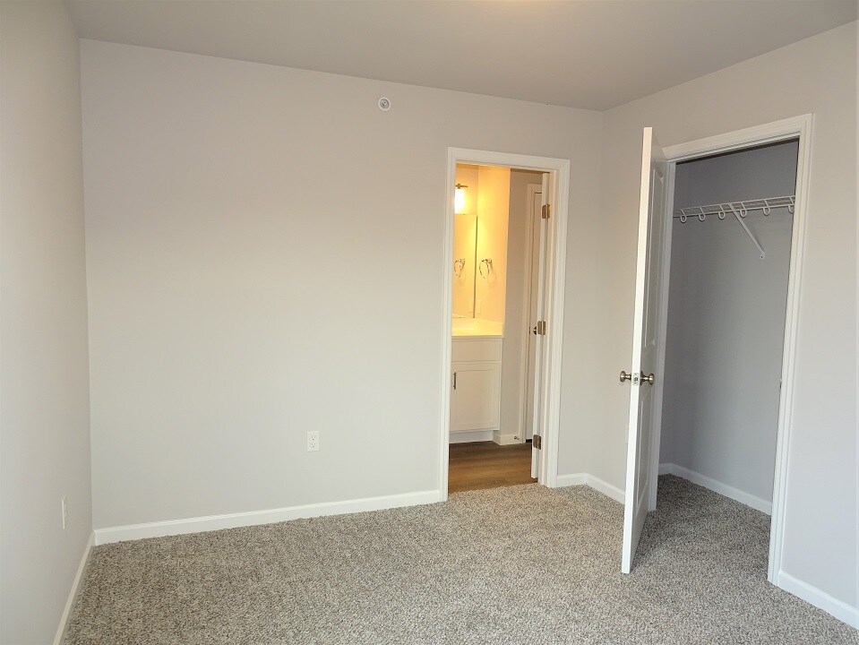 Building Photo - 26 Cobblestone Ct