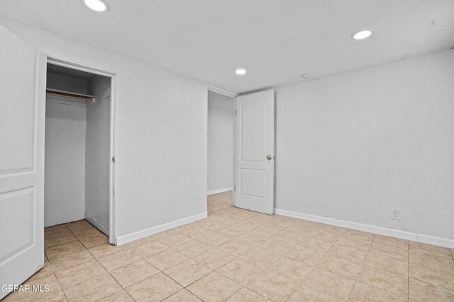 Building Photo - 3700 Taylor Ave