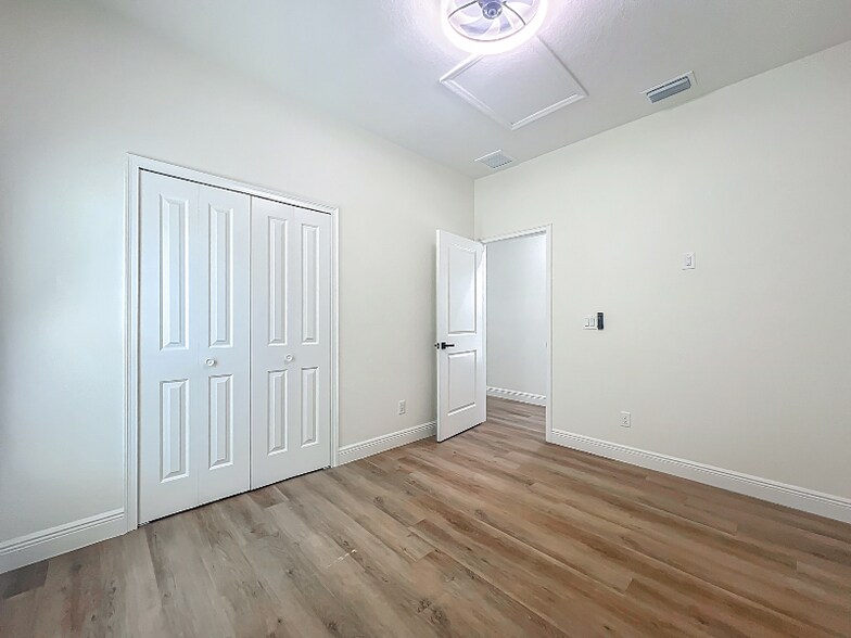 Building Photo - 1001 Jenkins St