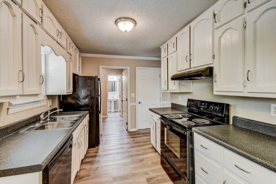 Building Photo - 1541 Cedargate Cir