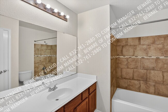 Building Photo - 2816 Blue Heron Dr