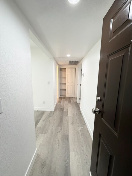 Building Photo - 1750 Karen Ave