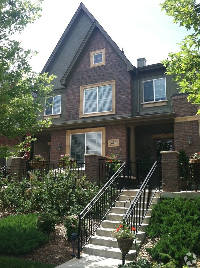 Building Photo - Beautiful and Chic Brownstone Residence Fa...