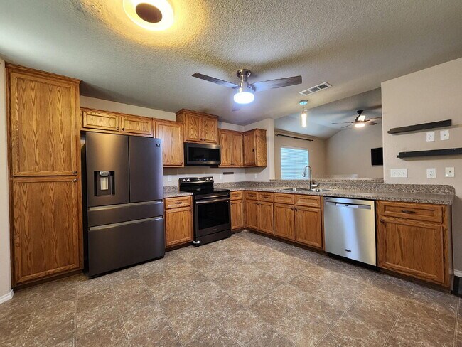 Building Photo - 4633 Stonehaven Dr