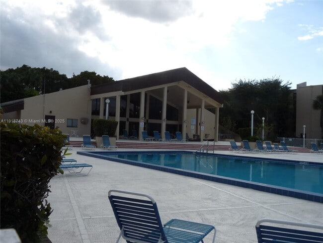 Building Photo - 14415 N Kendall Dr