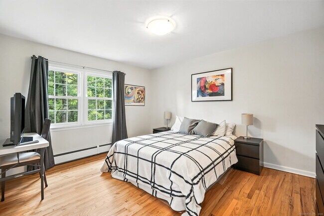 Building Photo - 163 MacGregor Dr
