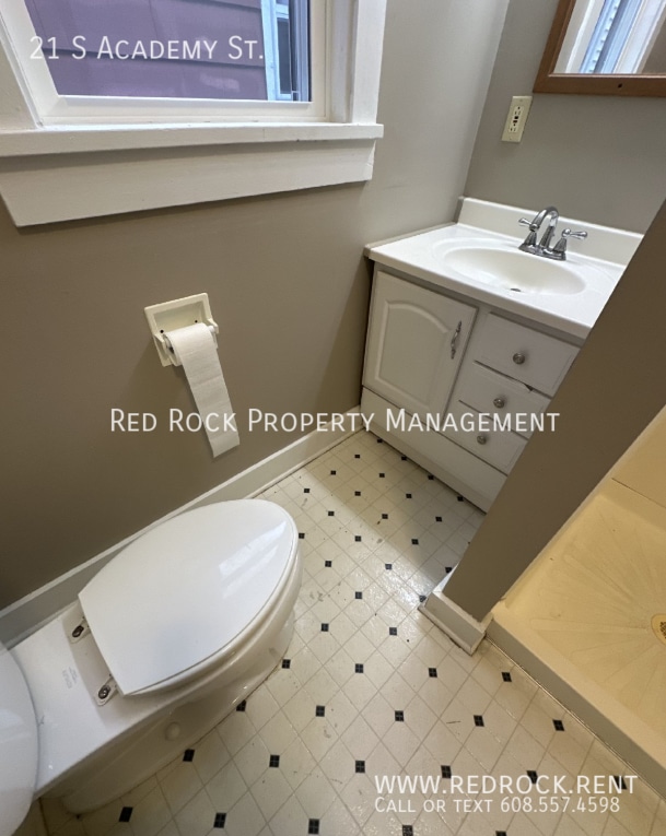 Building Photo - 21 S Academy St