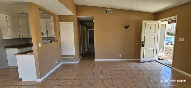 Building Photo - Orcutt Single Story Knollwood Terrace Condo with Attached One Car Garage