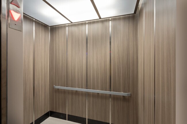 Building Photo - 2505 W Farragut Ave