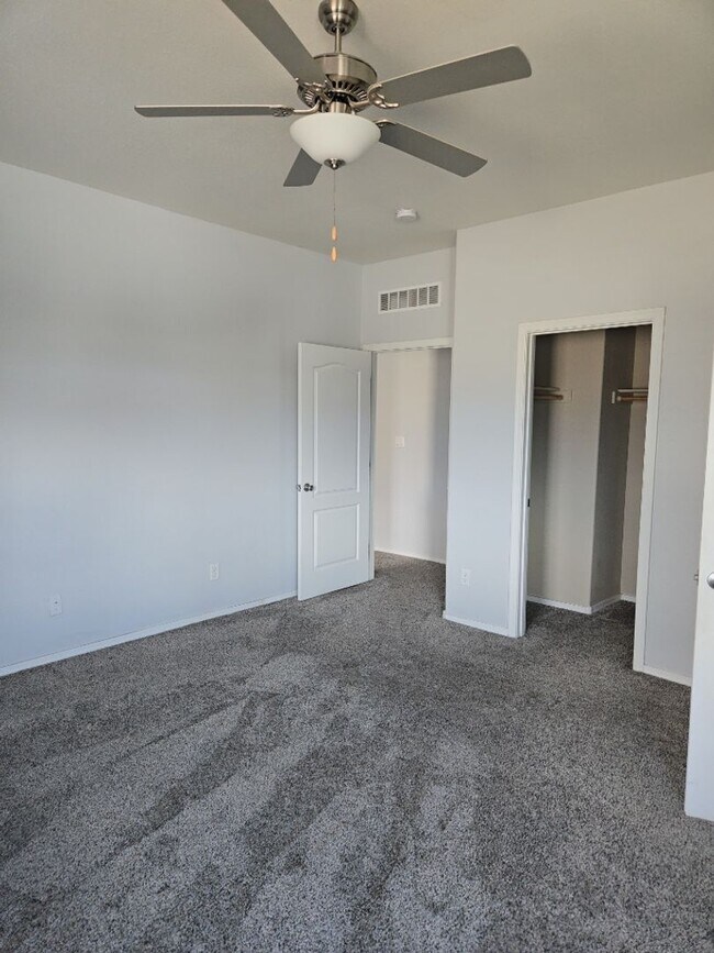Building Photo - 1616 Volponi Dr SE