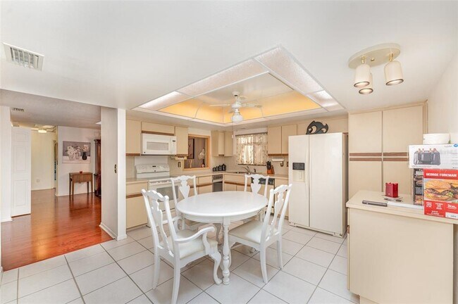 Building Photo - 4240 Creekwood Ln