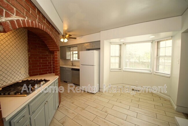Building Photo - 5105 S Kingston Ave