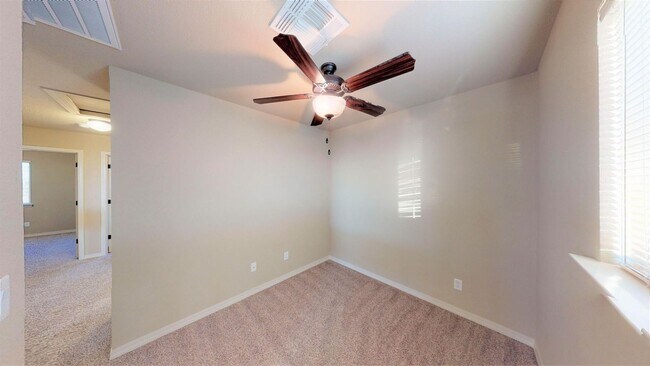 Building Photo - Stunning home 3 bedroom, 2.5 bathroom in West El Paso!