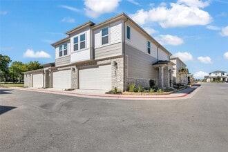 Building Photo - 7600 Strong Bow Ct