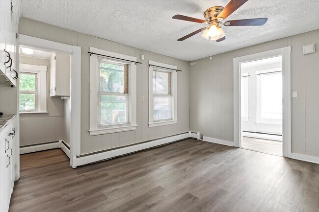 Building Photo - 28 S Beech St