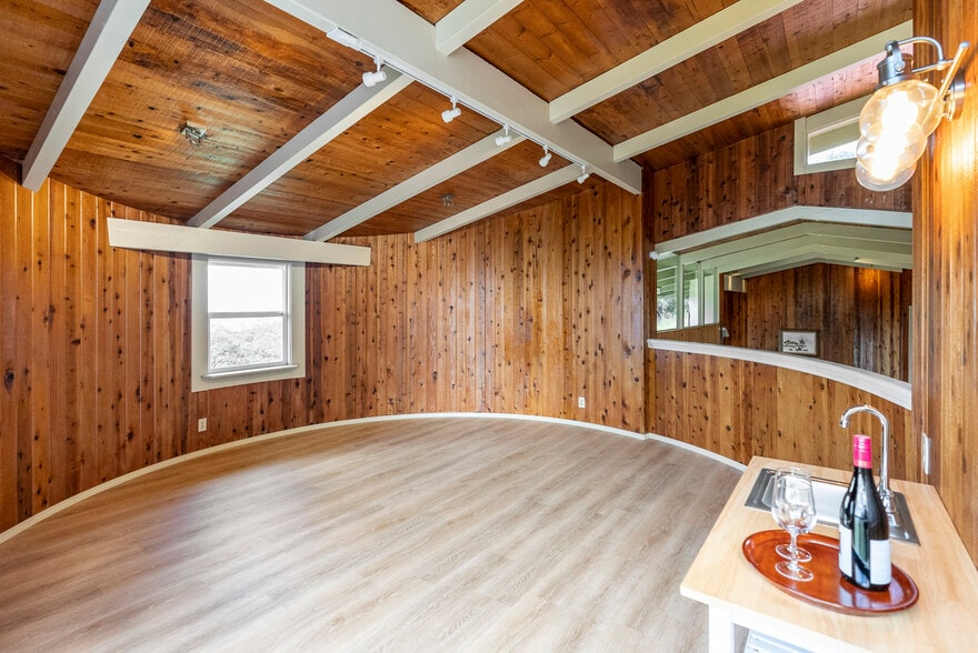Family Room - 75-5486 Keke St