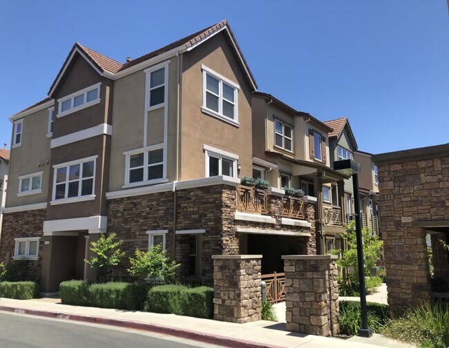 Primary Photo - 1252 Water Lily Way